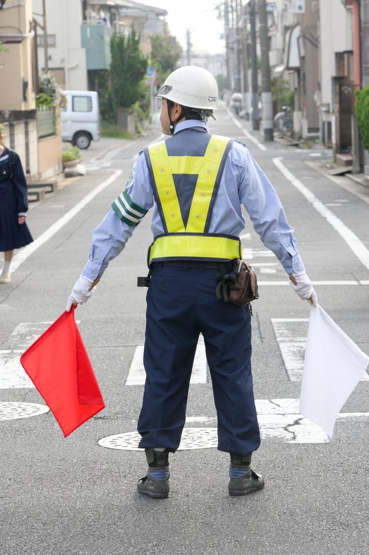 イベント会場で雑踏警備にあたるJNT Securityの警備員